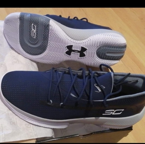 NEW/UNDER ARMOUR⭐Men's shoes - Picture 1 of 4